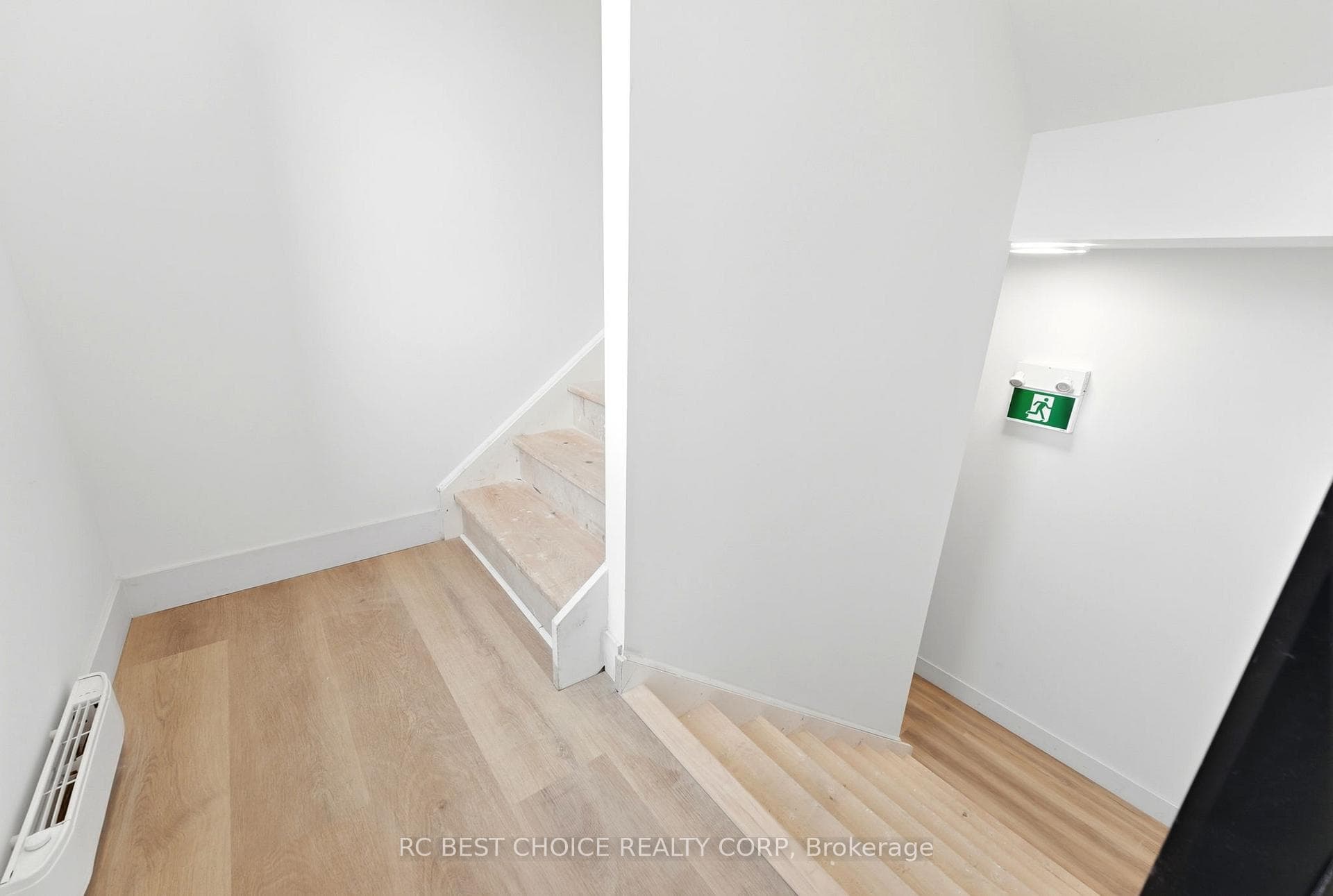 108 BRISCOE Street photo 6