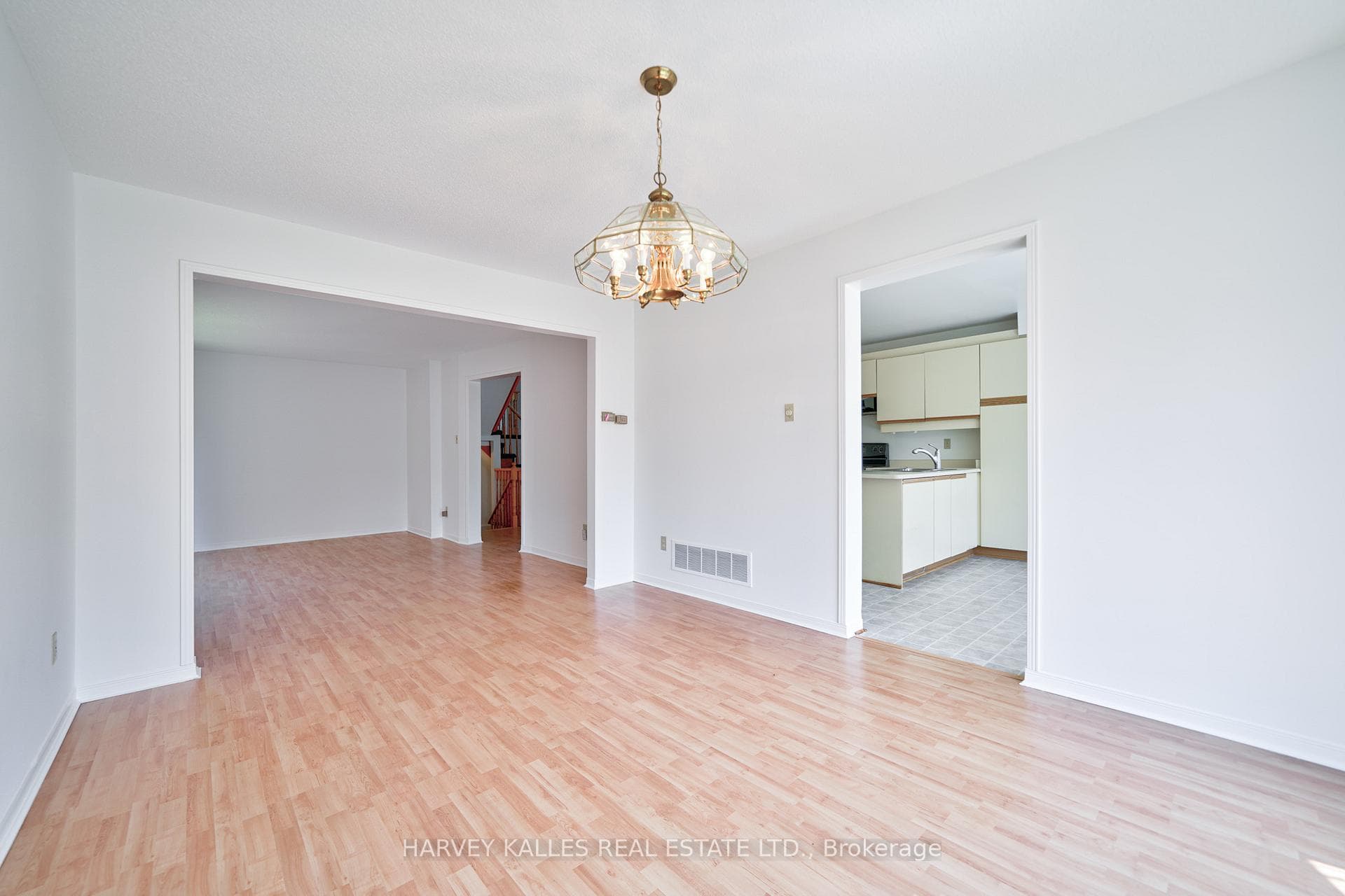 86 Bradbeer Crescent photo 13