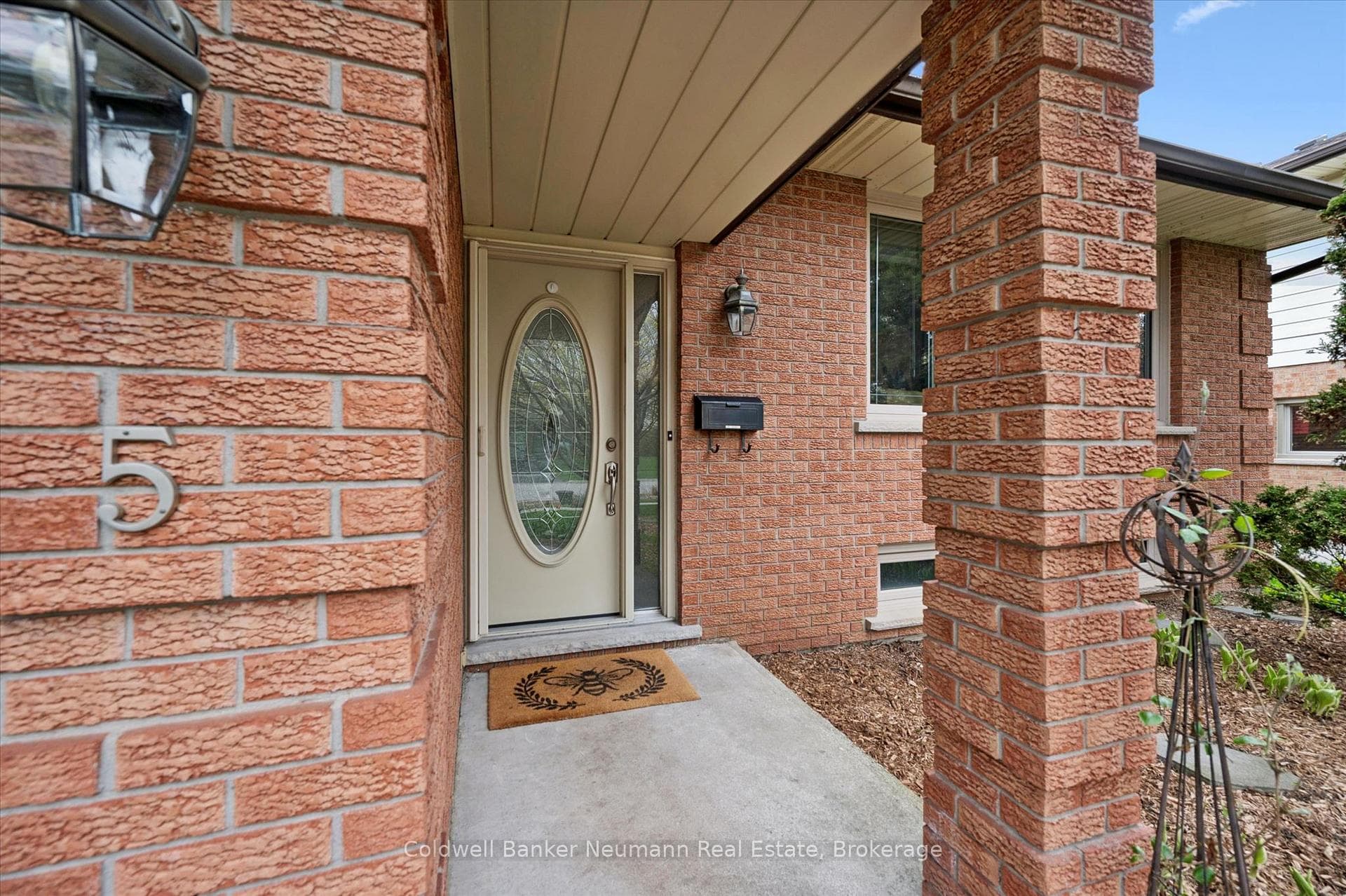 5 Ervin Crescent photo 4