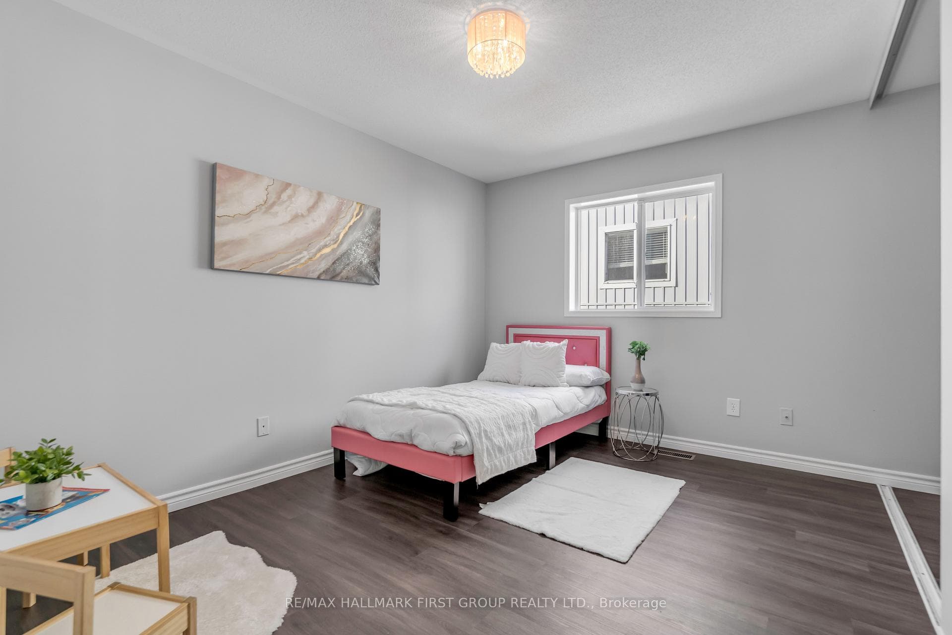 1180 Ashgrove Crescent photo 21