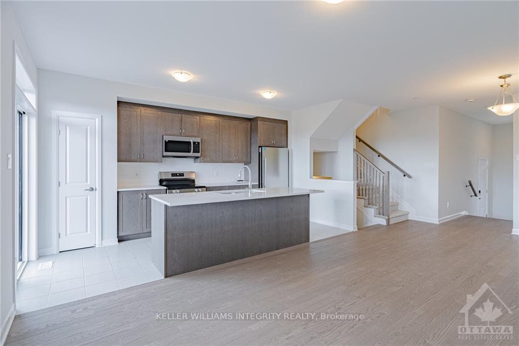 310 GISBORNE Place photo 6