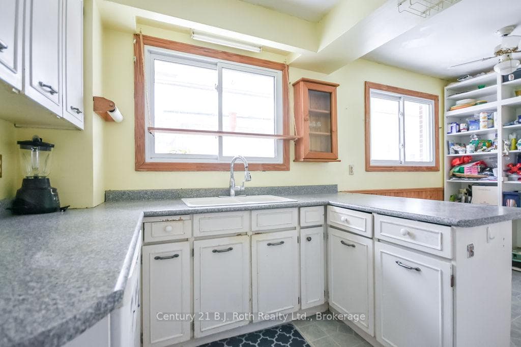 240 Macartney Street photo 7