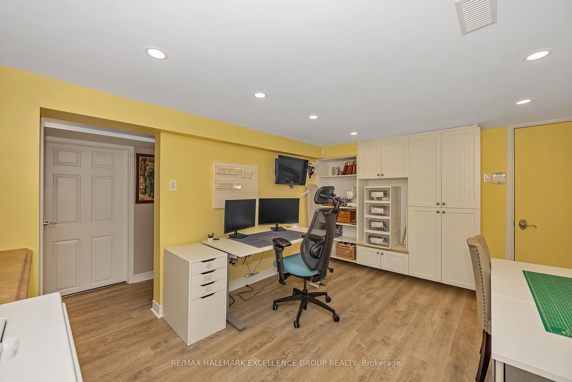 2691 Colman Street photo 35