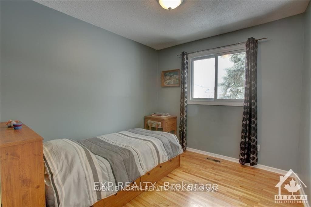 15 SAGINAW Crescent photo 7