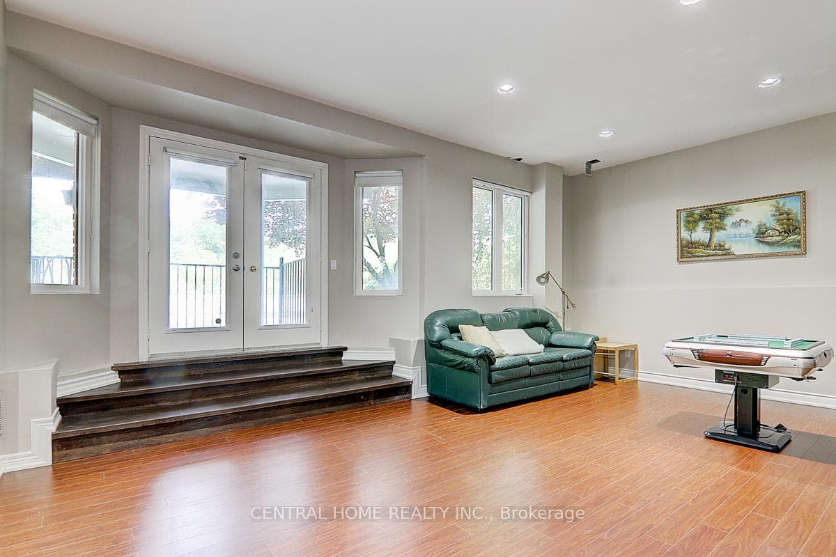 134 Bradgate Drive photo 34