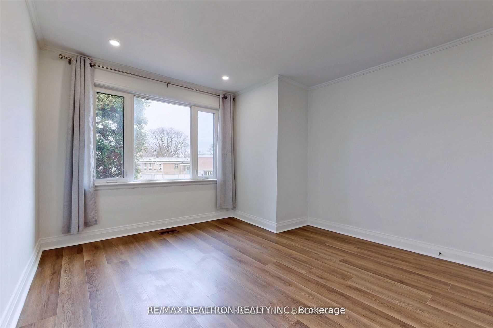 201 Franklin Avenue photo 2