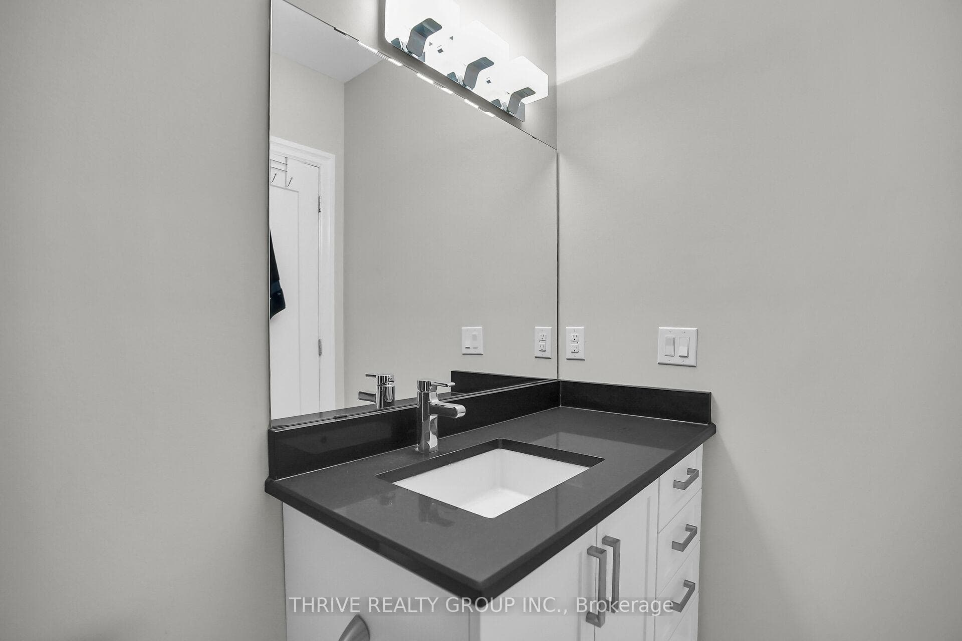 240 Villagewalk Boulevard Unit 1301 photo 26