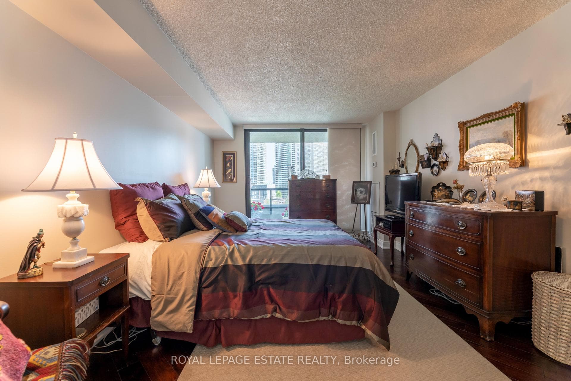 33 Elmhurst Avenue Unit 801 photo 17
