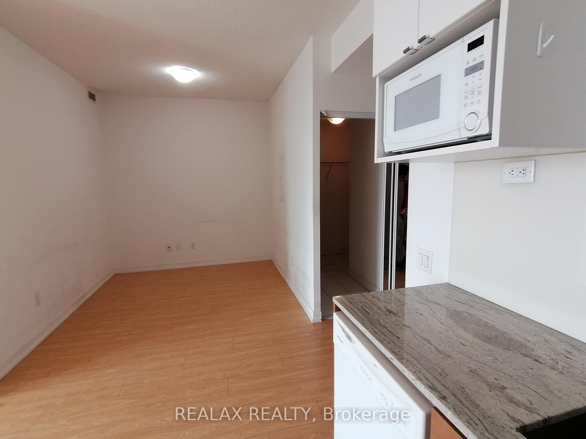 121 Mcmahon Drive Unit 3310 photo 7