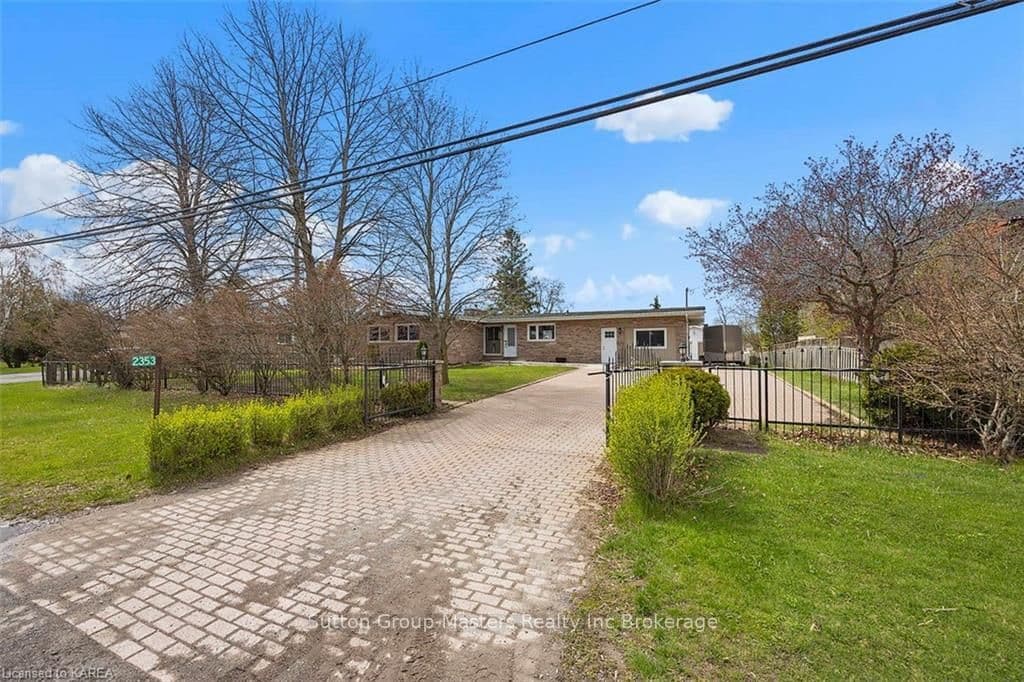 2353 MCIVOR Road photo 3