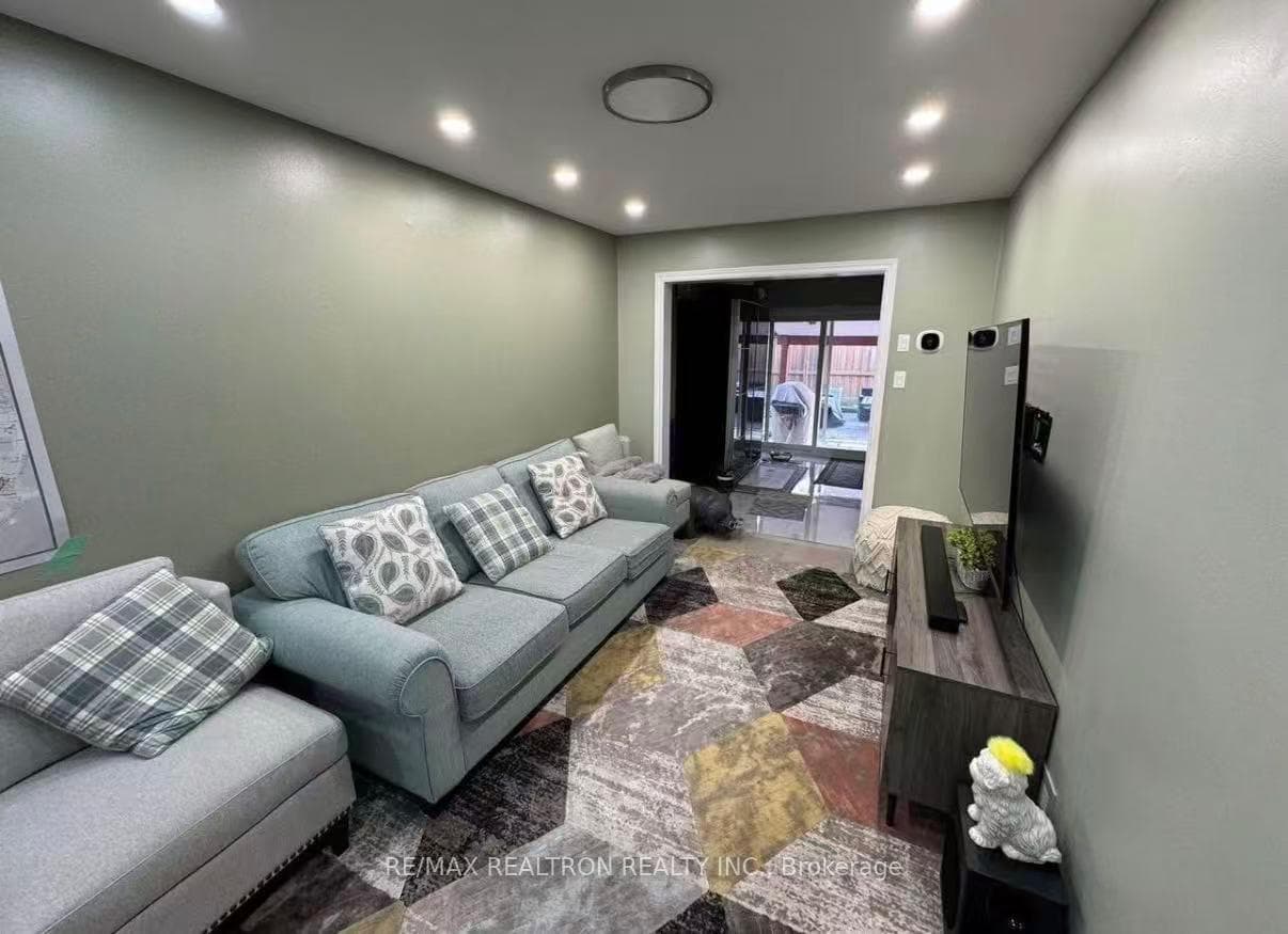 93 Apollo Road Unit Main photo 3