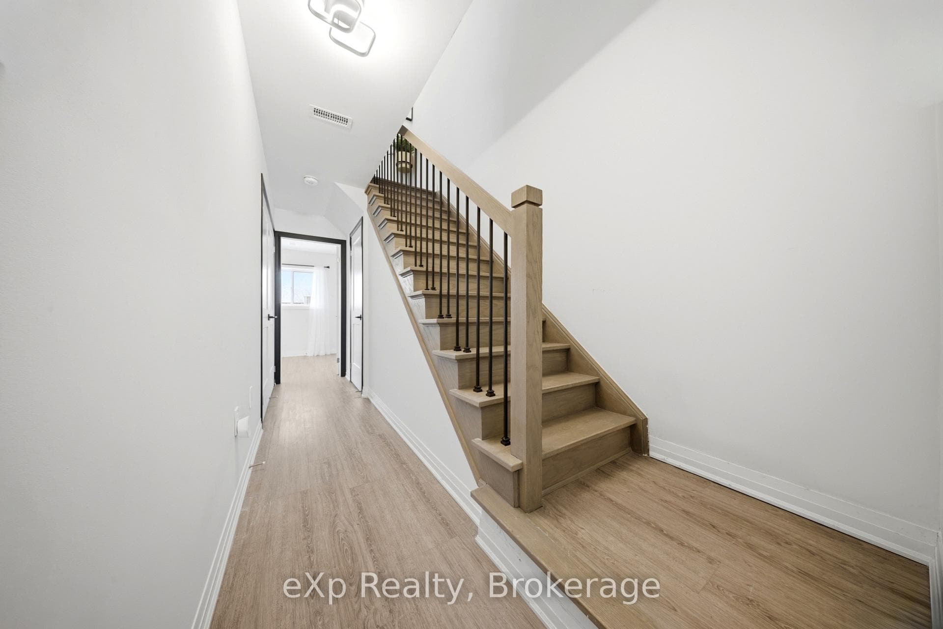 51 Sparrow Avenue Unit 15 photo 8
