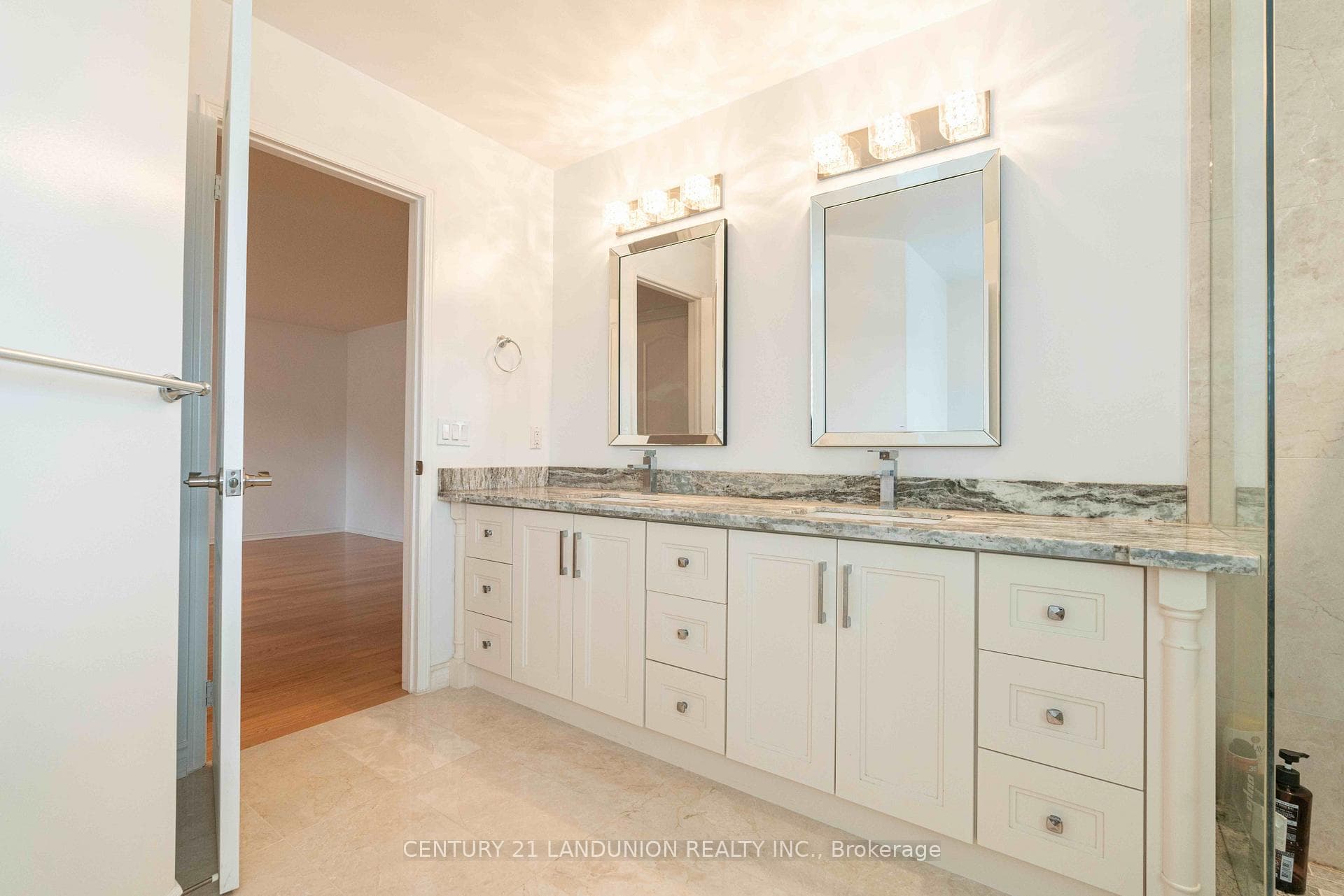 58 Stricker Avenue photo 20