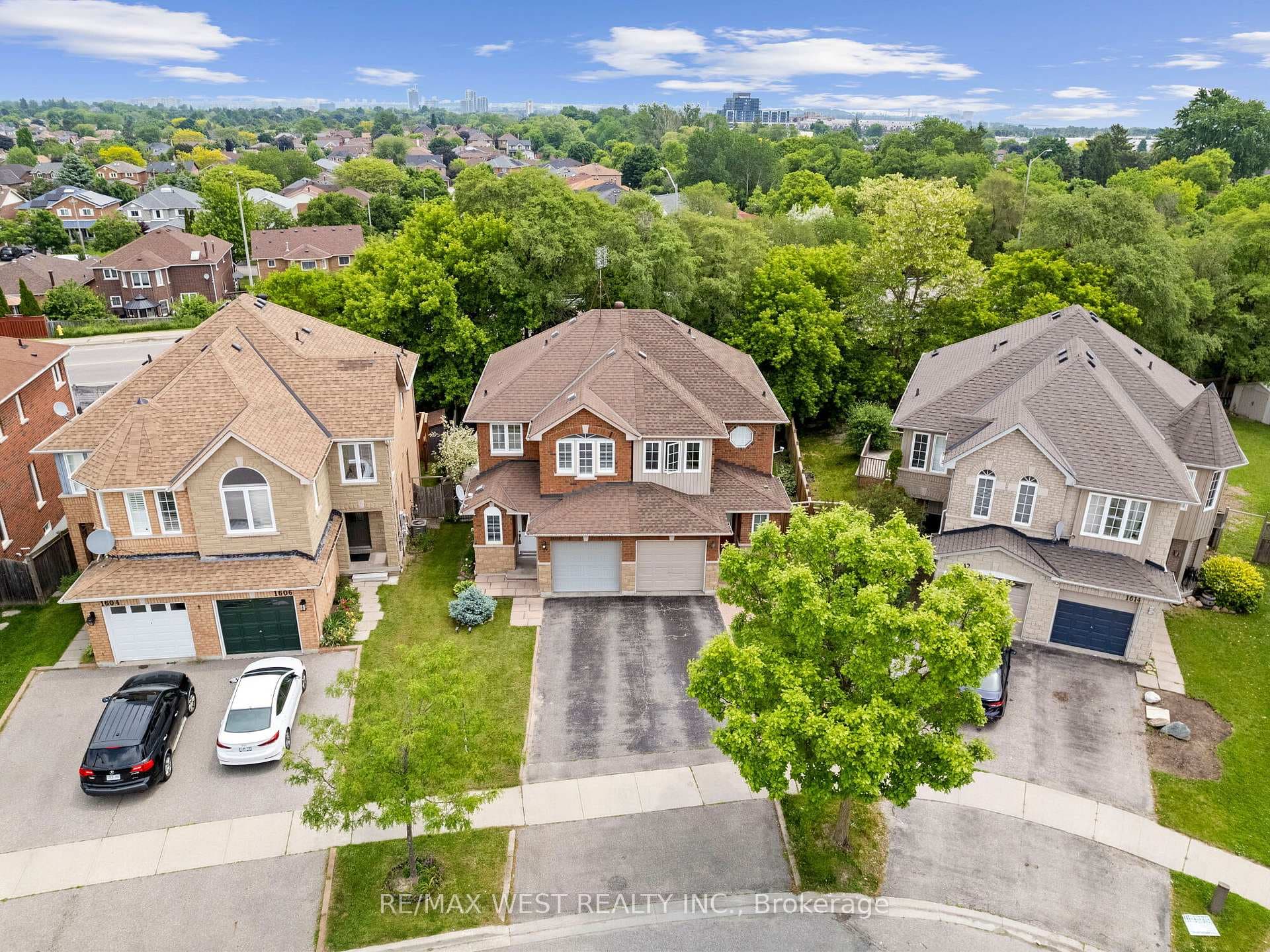 1608 Autumn Crescent photo 33