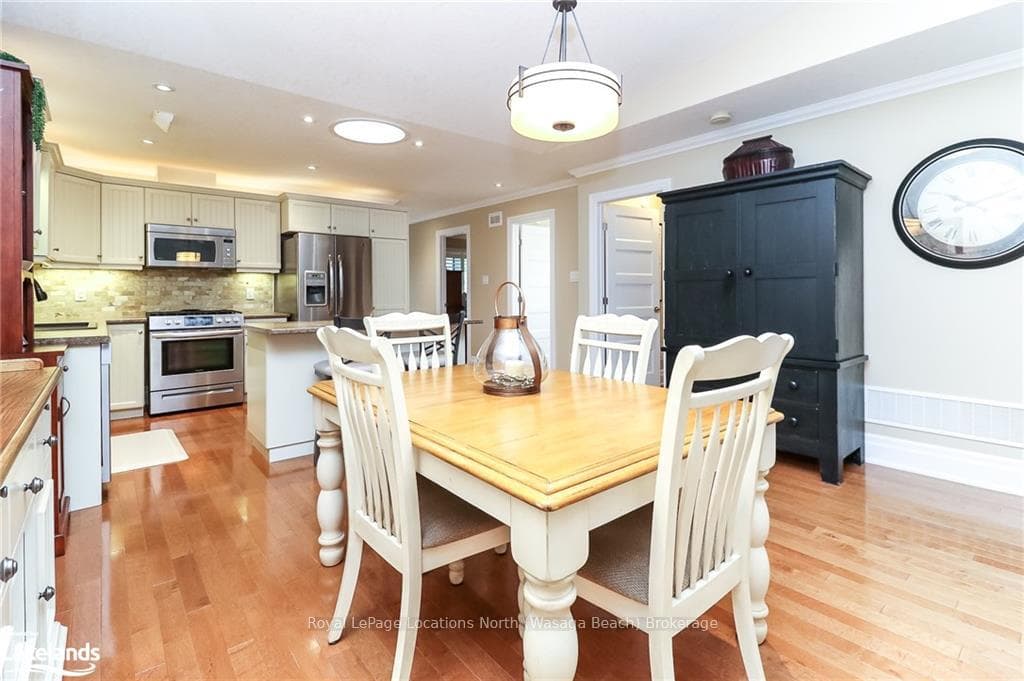 35 CHESTNUT Lane photo 23