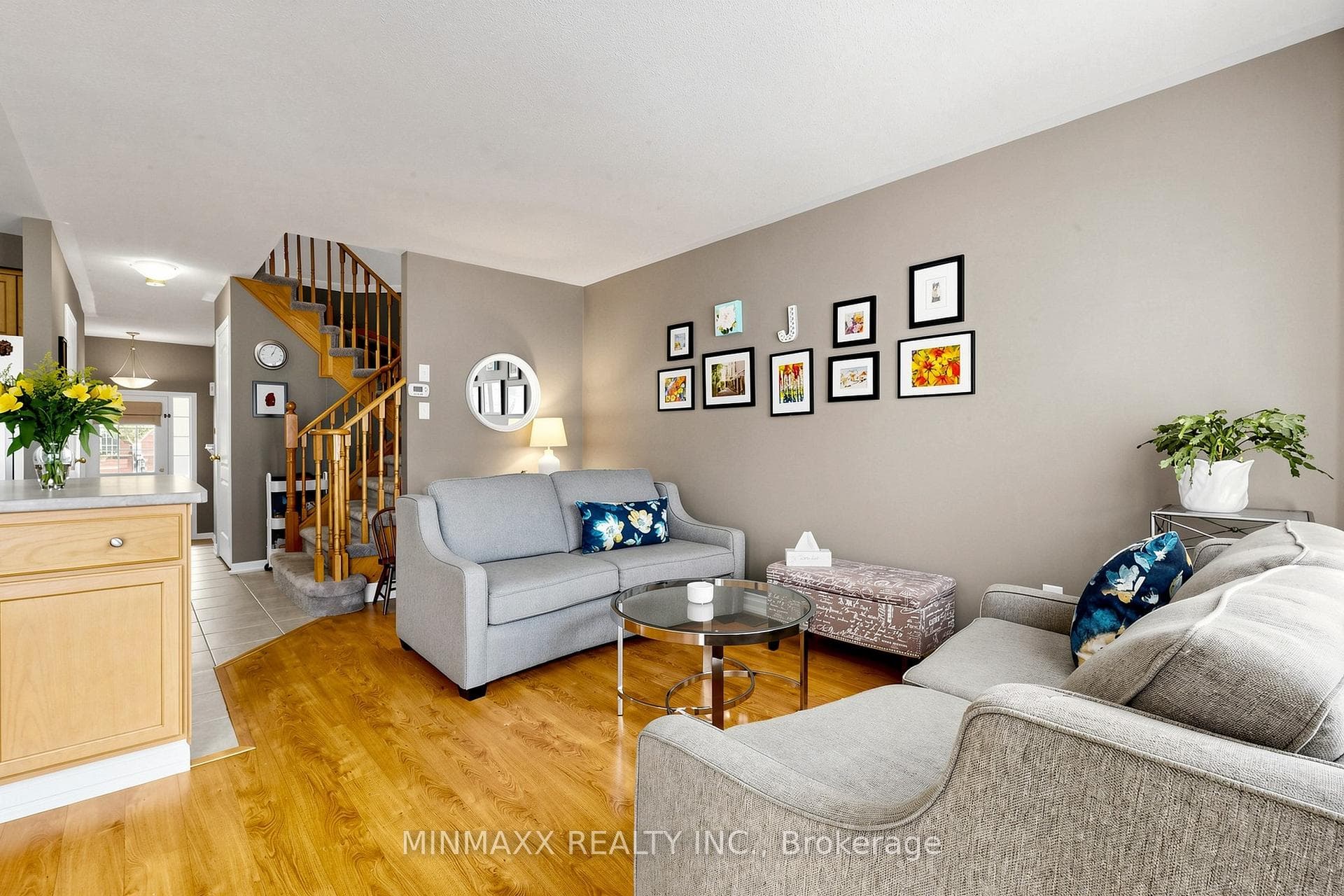 1164 CHAPMAN Crescent photo 4