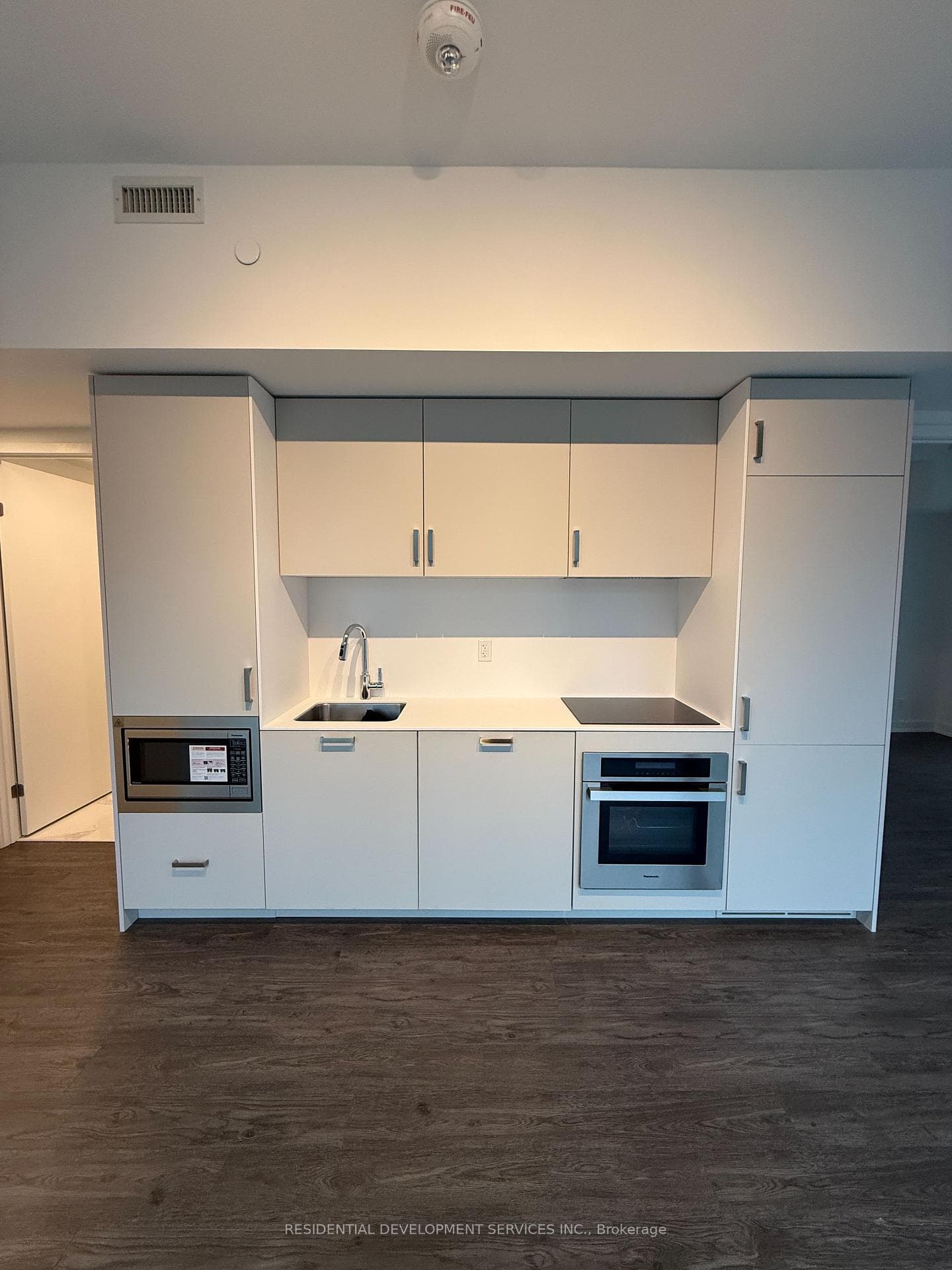 88 Queen Street Unit 1810 photo 7