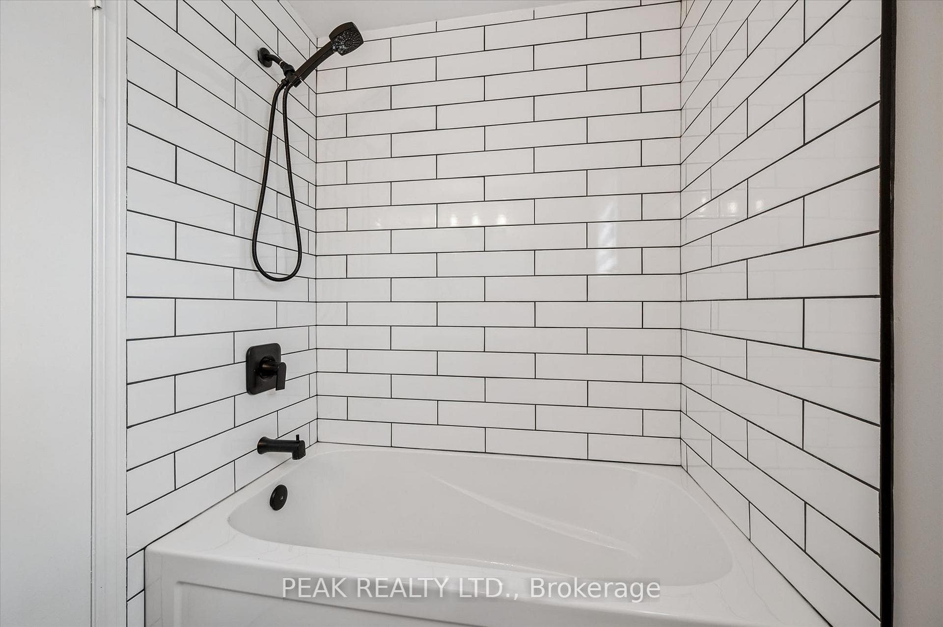 694 Highpoint Avenue Unit B photo 18