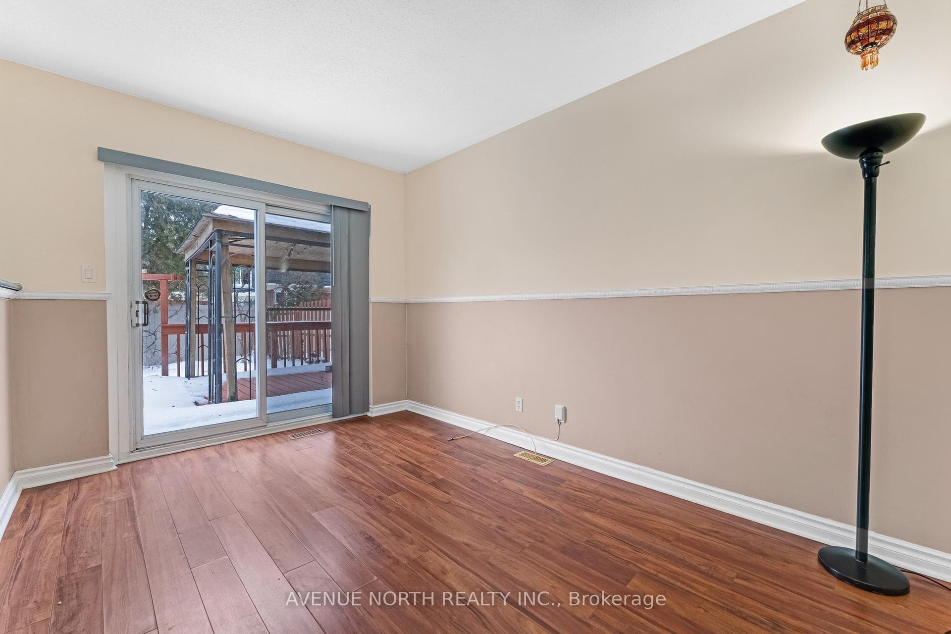 3489 Southgate Road photo 10