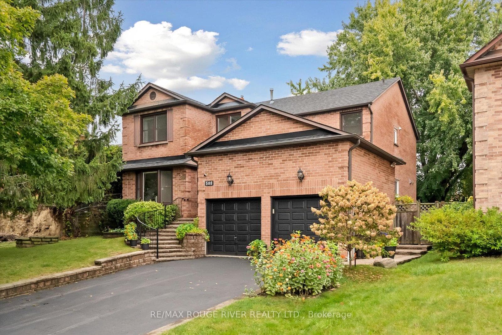 588 Maitland Drive photo 2