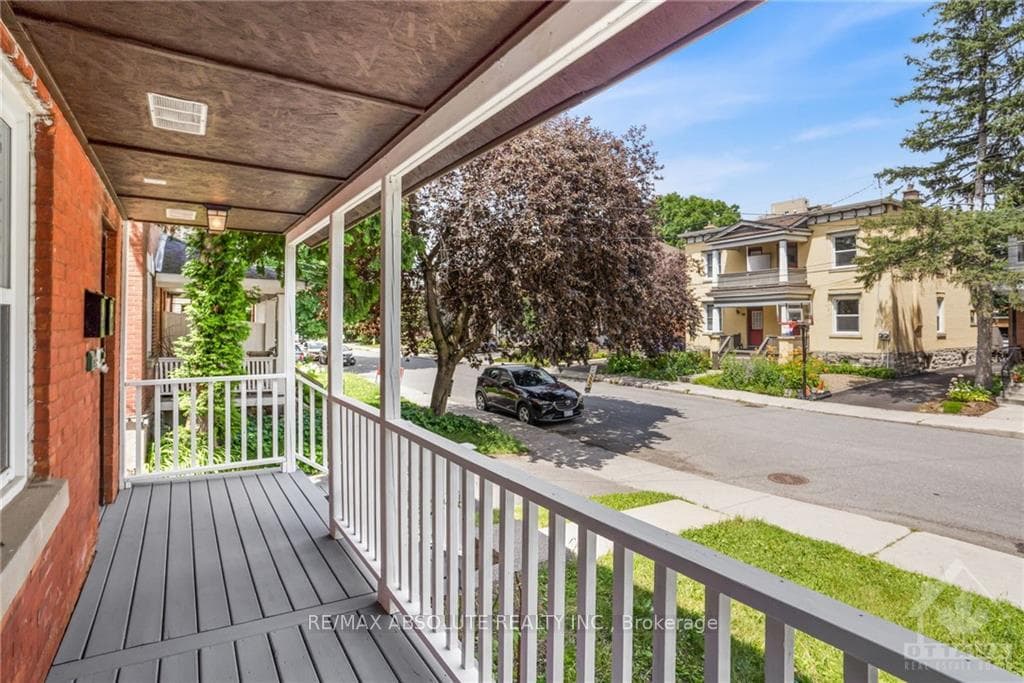152 HINTON Avenue photo 2