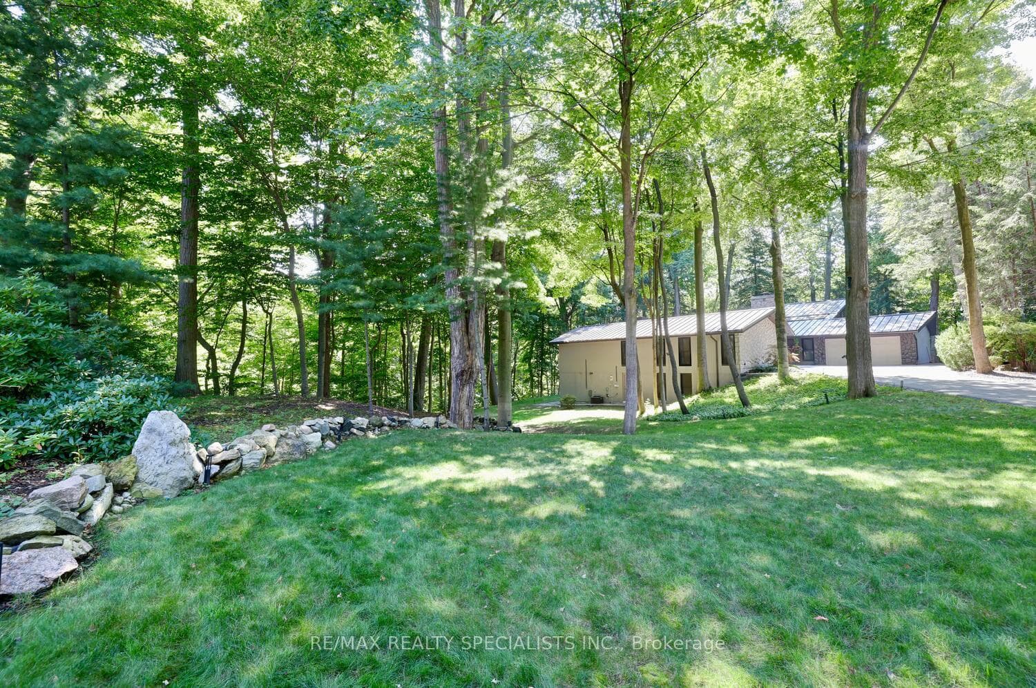 2386 Lionheart Crescent photo 36