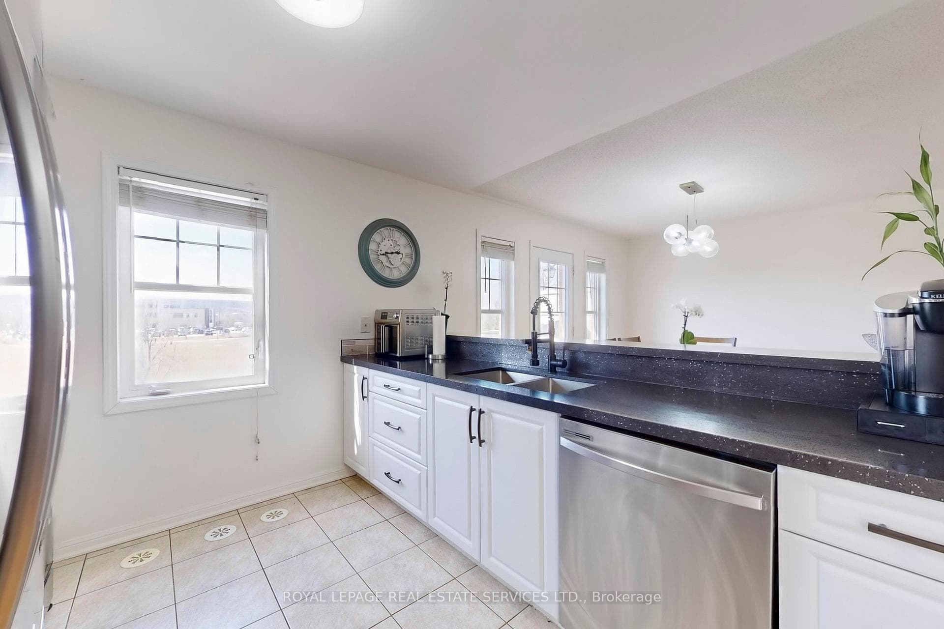 871 Jempson Path photo 20