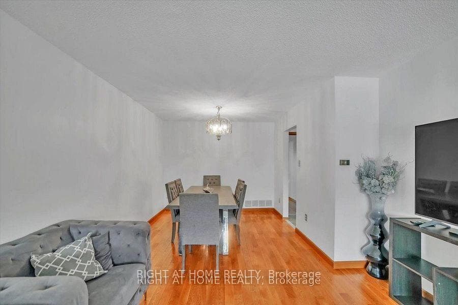 53 Agincourt Road photo 22