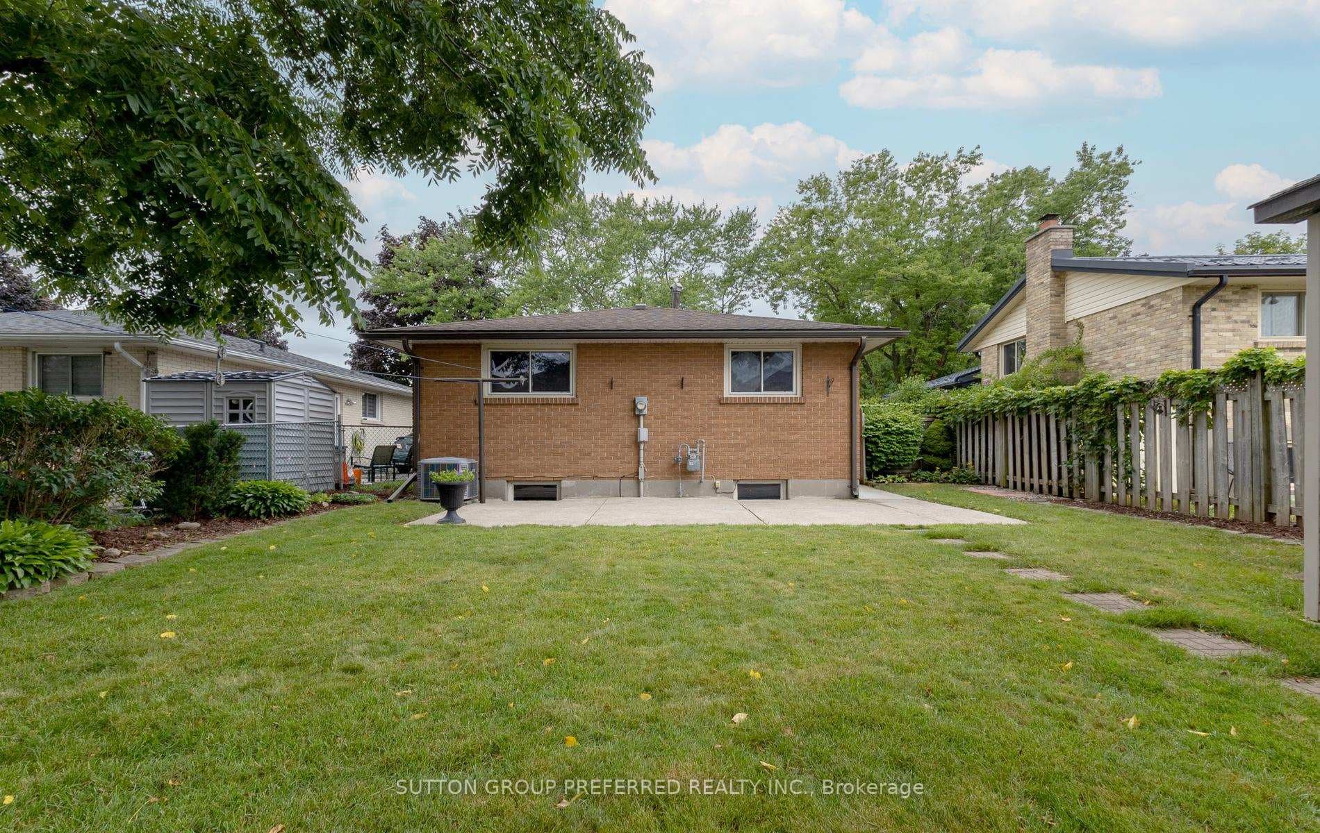 55 Jena Crescent photo 37