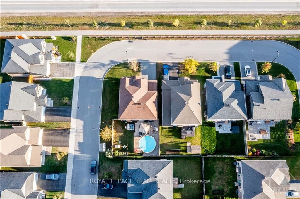 857 PERCIVAL Crescent photo 29