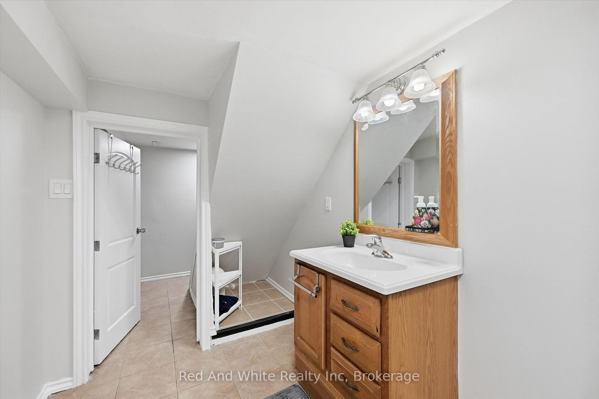 450 East 42nd Street photo 31