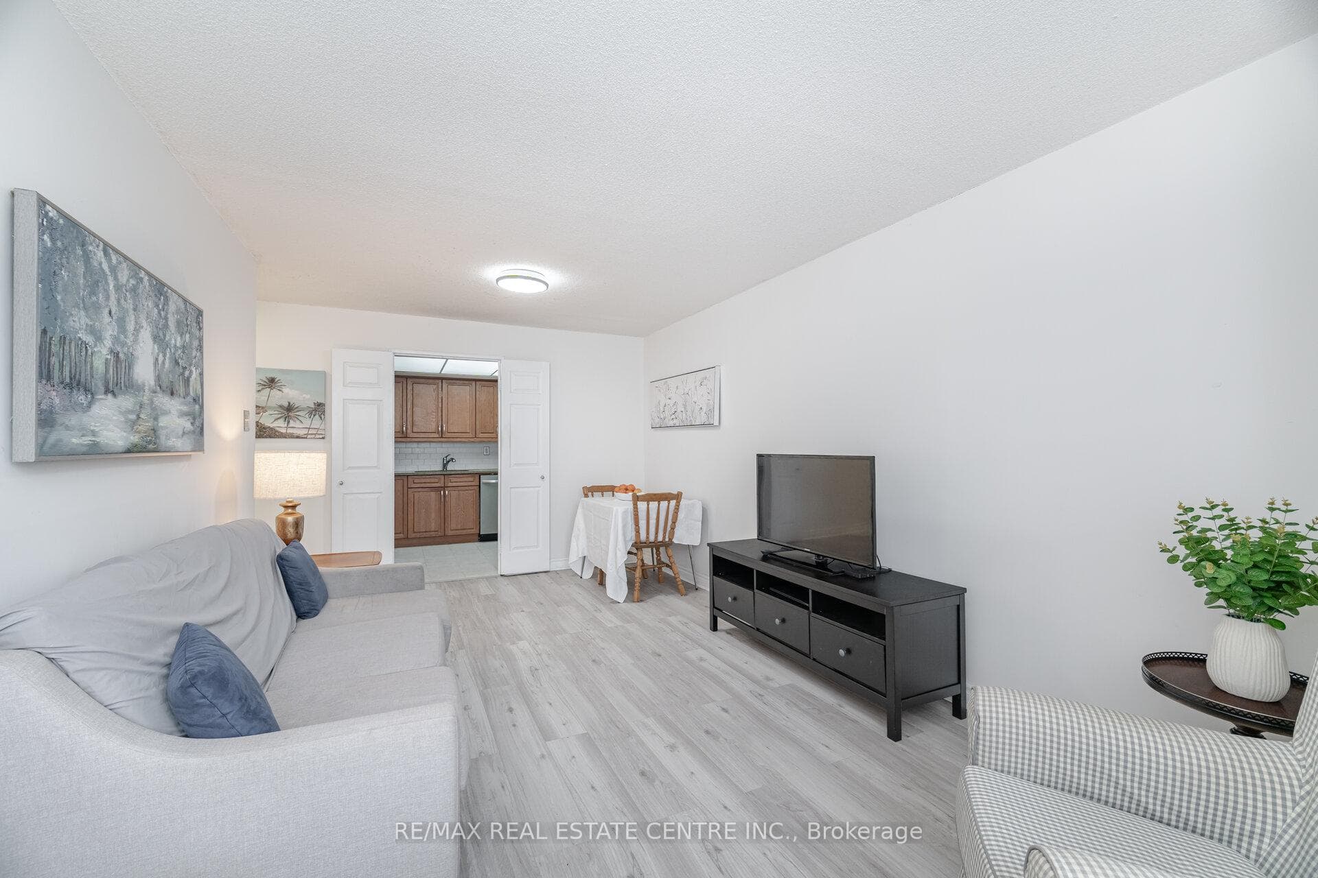 1111 Bough Beeches Boulevard Unit 103 photo 11