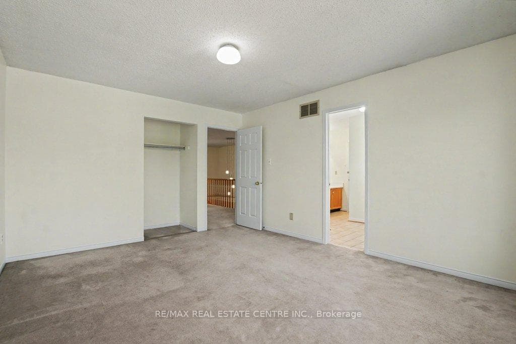 68 Moorehead Crescent photo 21