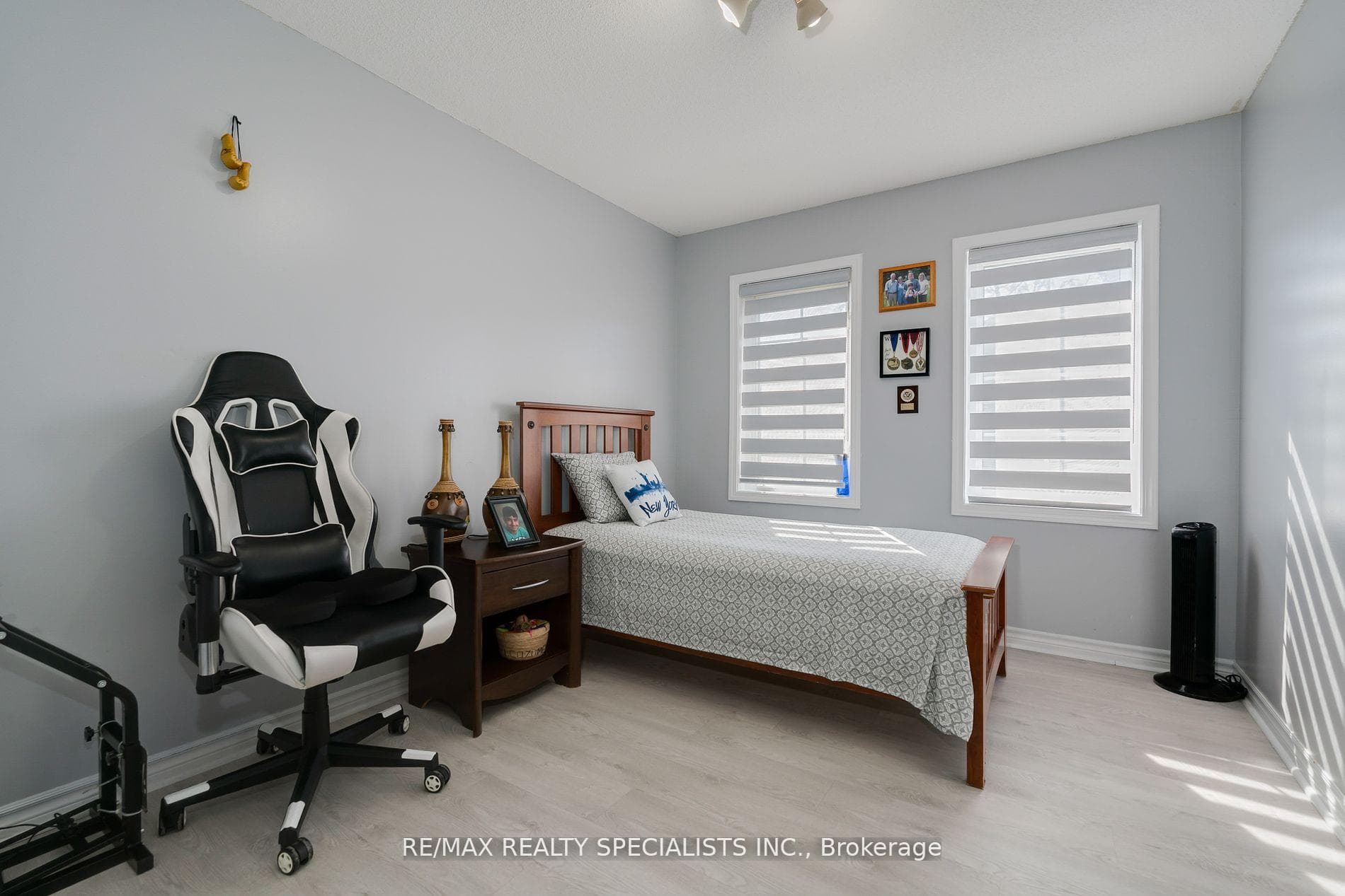 1609 AVONMORE Square photo 18
