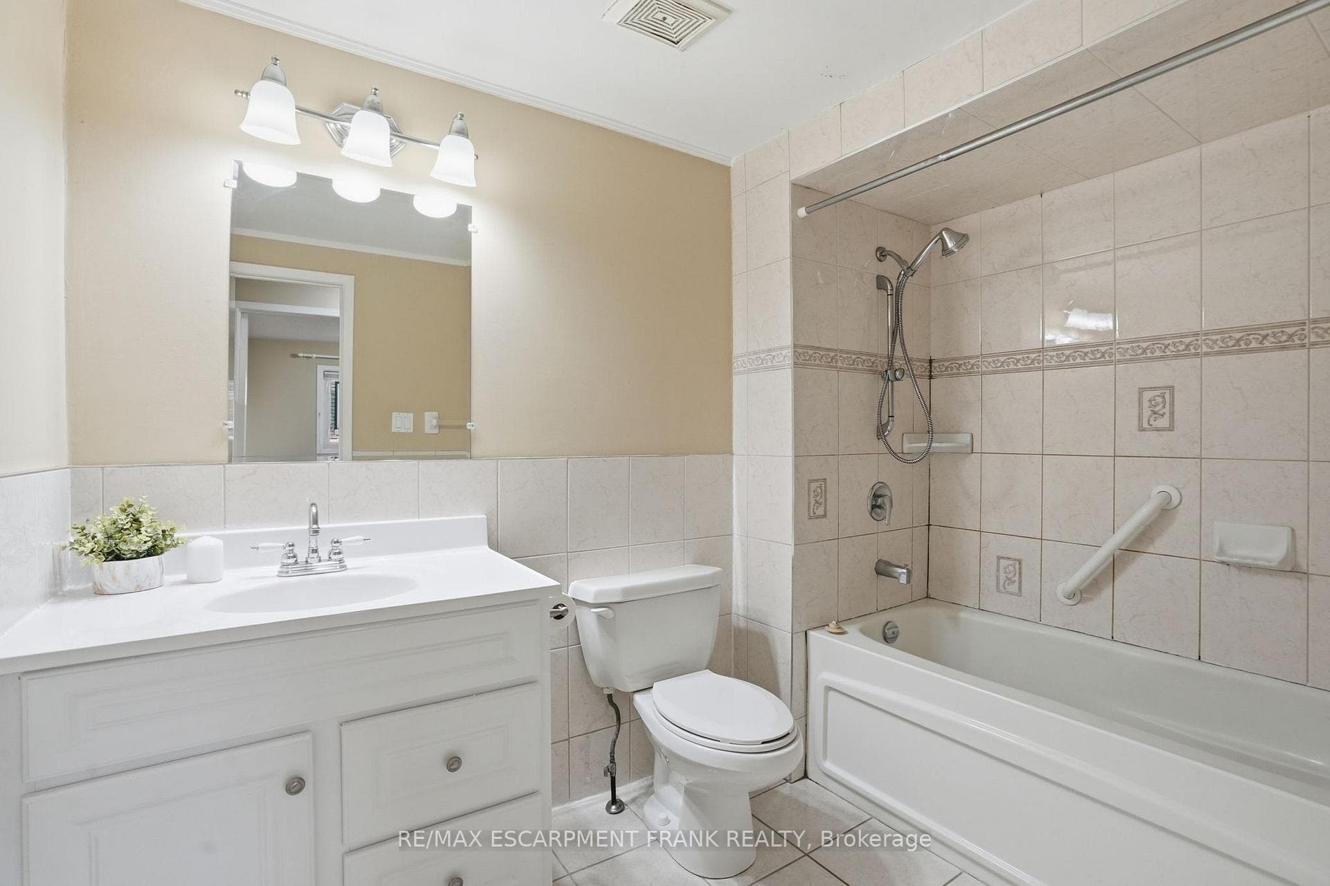 94 WENDOVER Drive photo 27