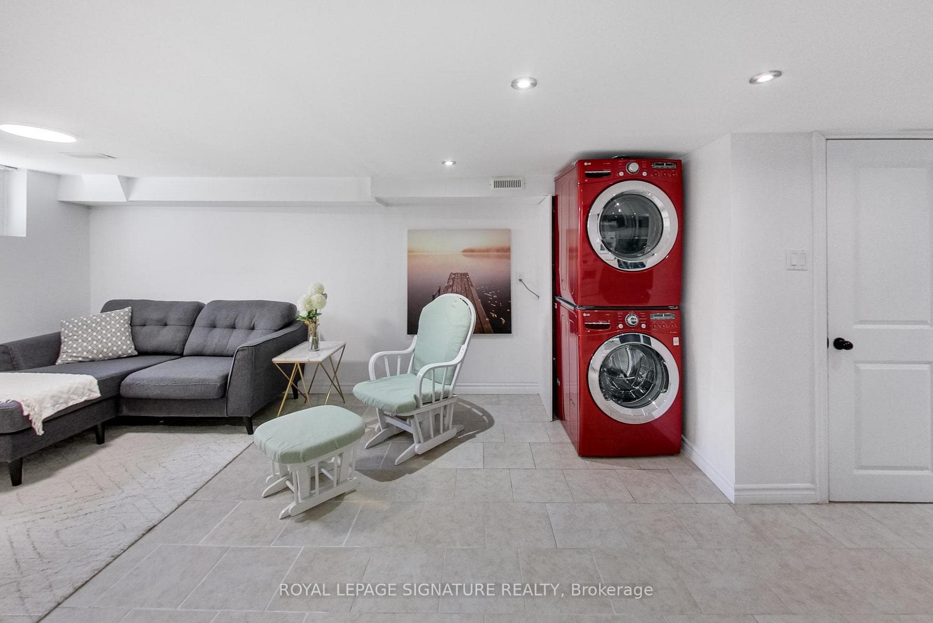 15 Glebeholme Boulevard photo 29