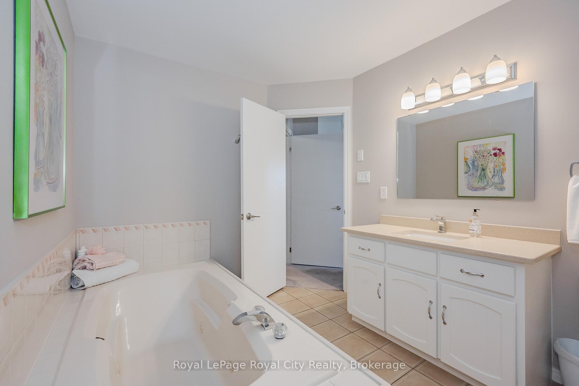 121 WATERLOO Avenue Unit 106 photo 24