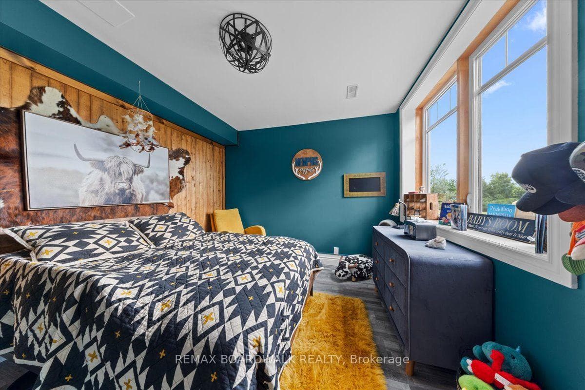 225 HILLCREST Drive photo 40