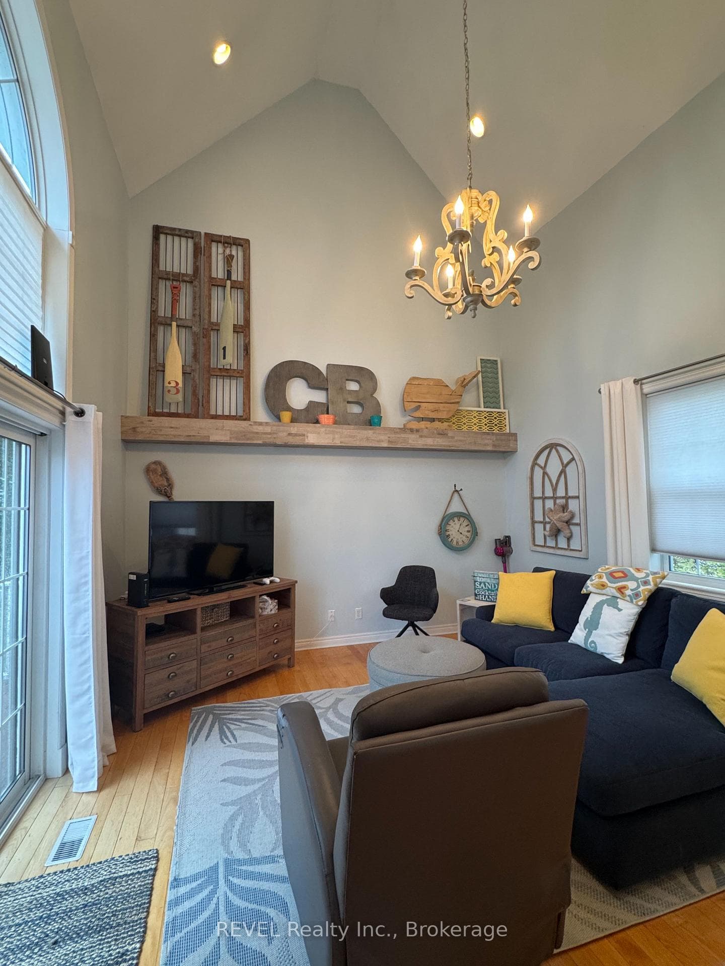 high ceilings - great room- main floor