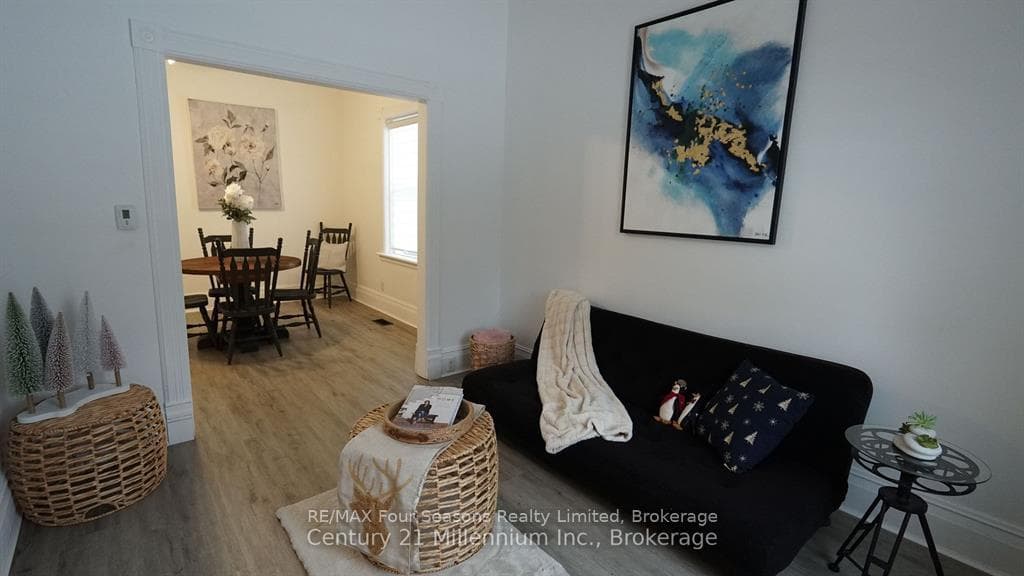 315 Oak Street photo 3