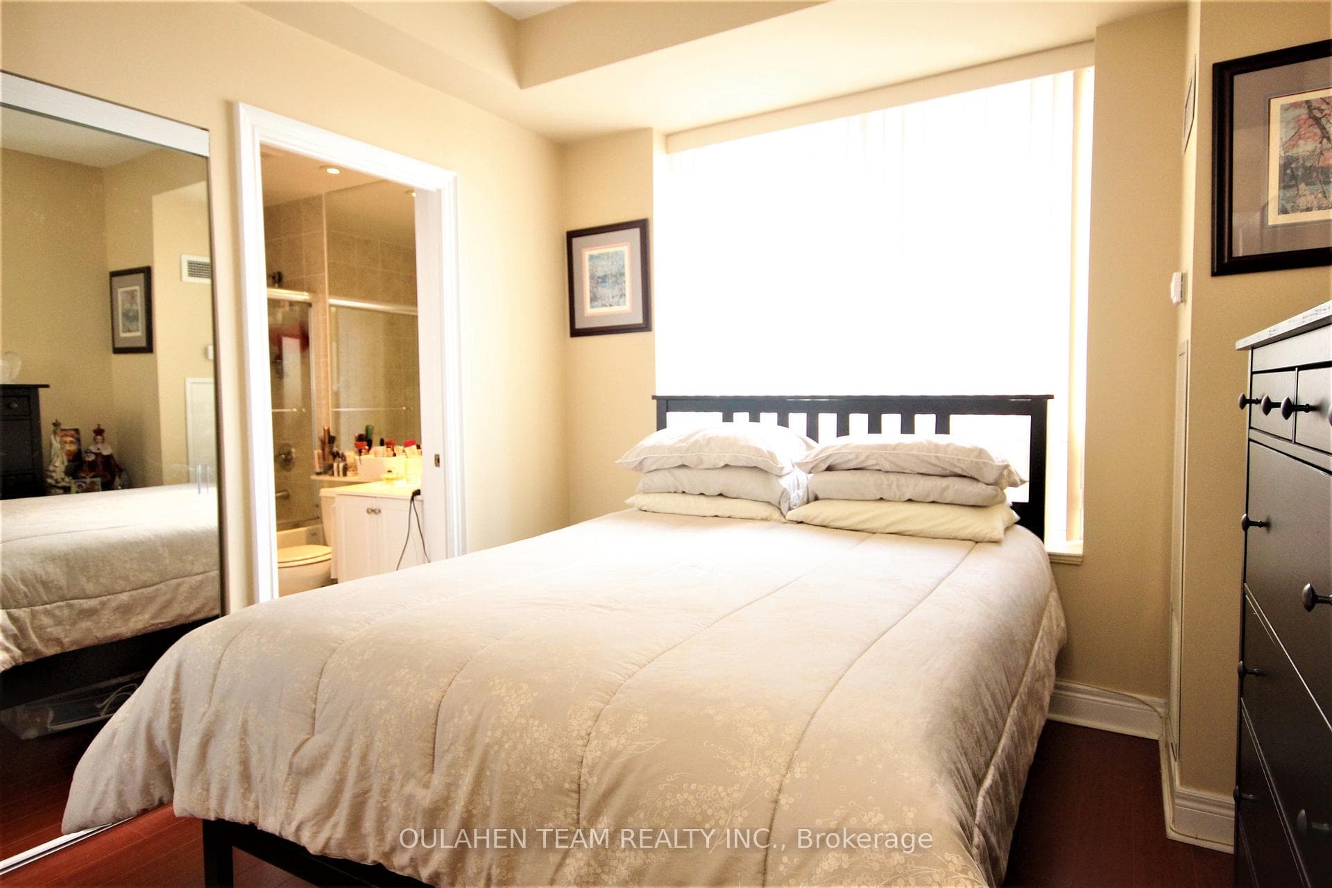 1 Clairtrell Road Unit 1007 photo 4