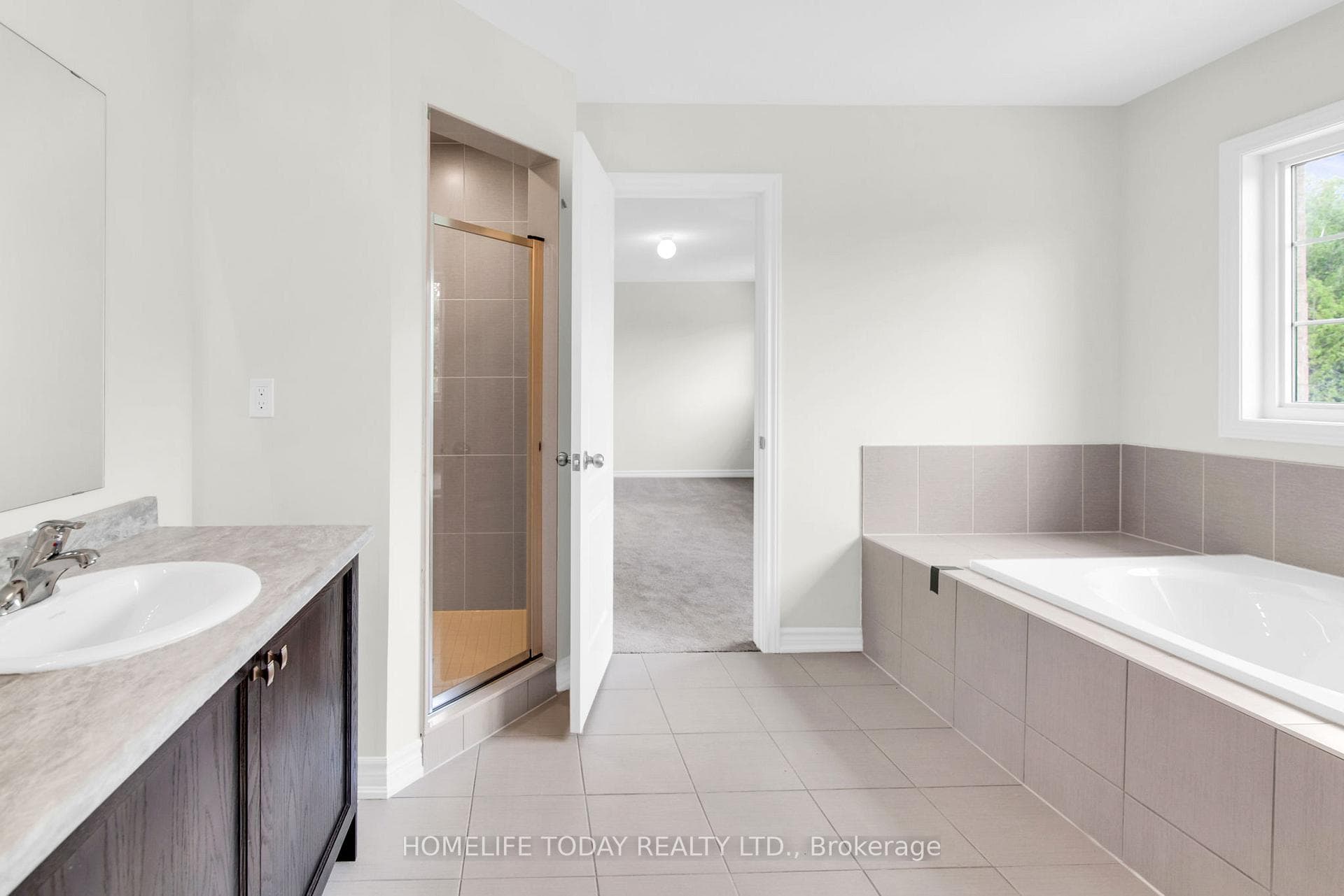 124 Hawkins Street photo 26