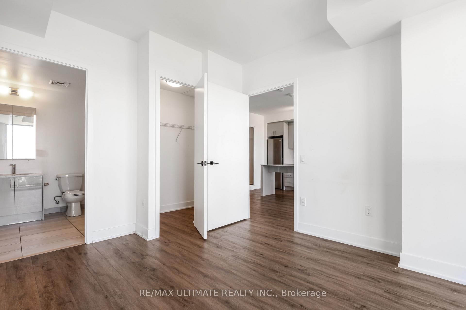 50 George Butchart Drive Unit 906 photo 15