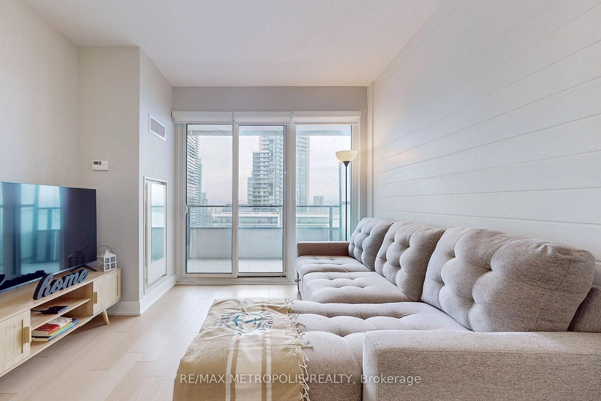 20 Shore Breeze Drive Unit 1905 photo 8