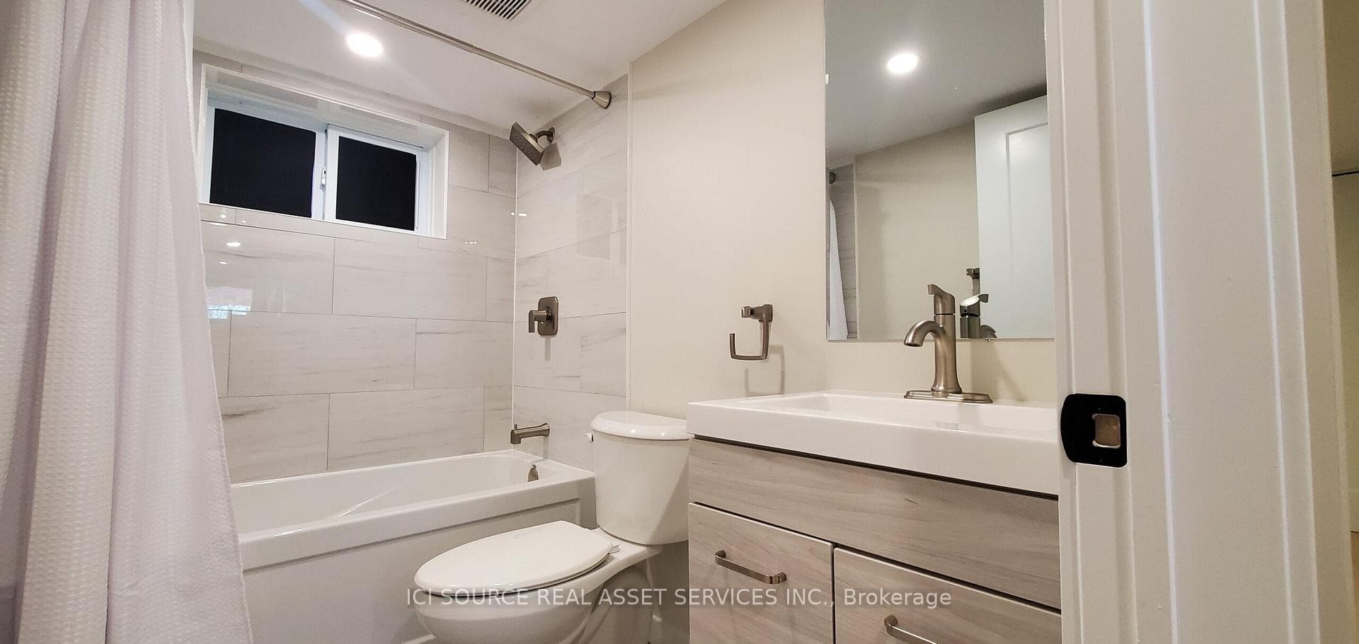 371 Bridge Street Unit B photo 2