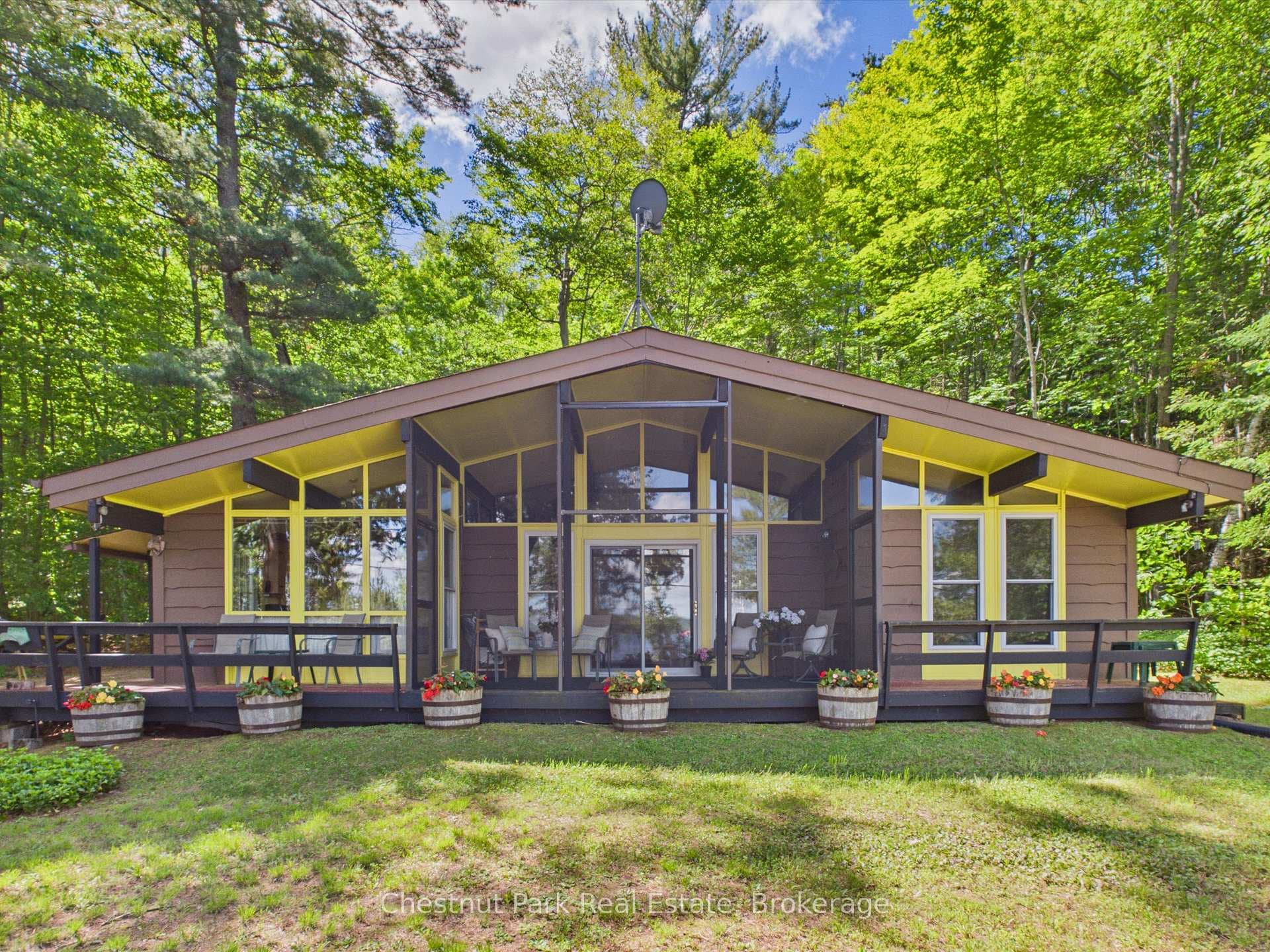 1087 Glenmount Road photo 2