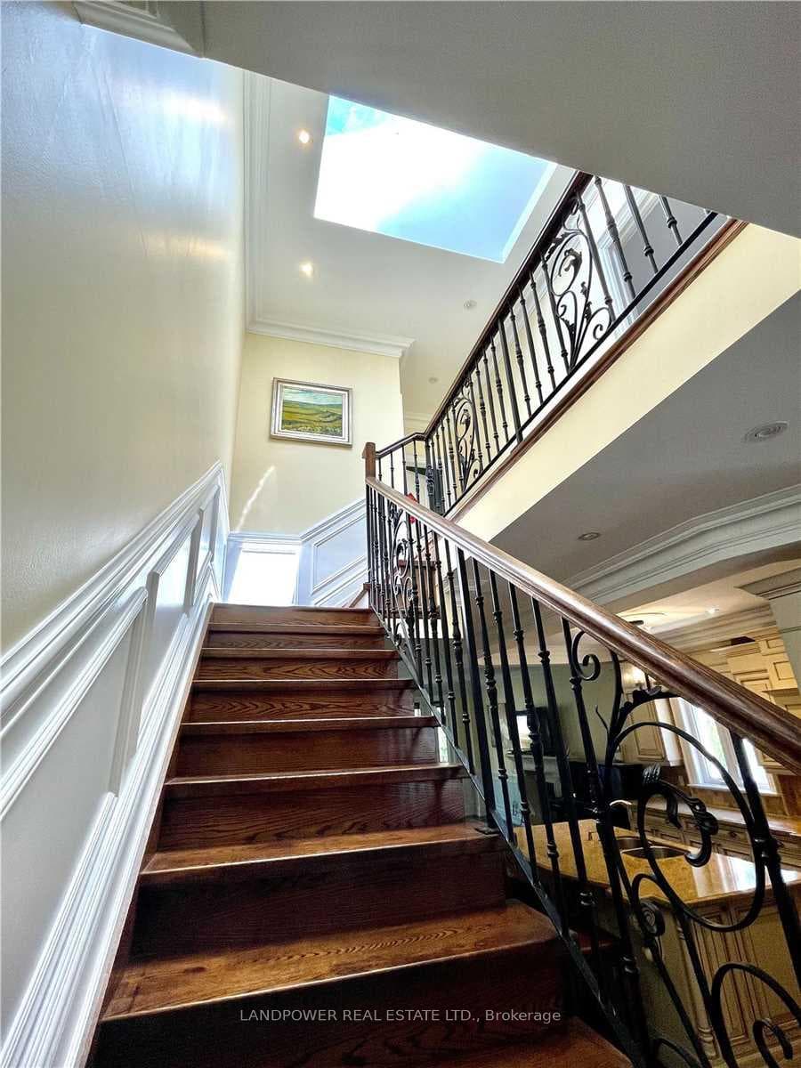 356 Fairlawn Avenue photo 8