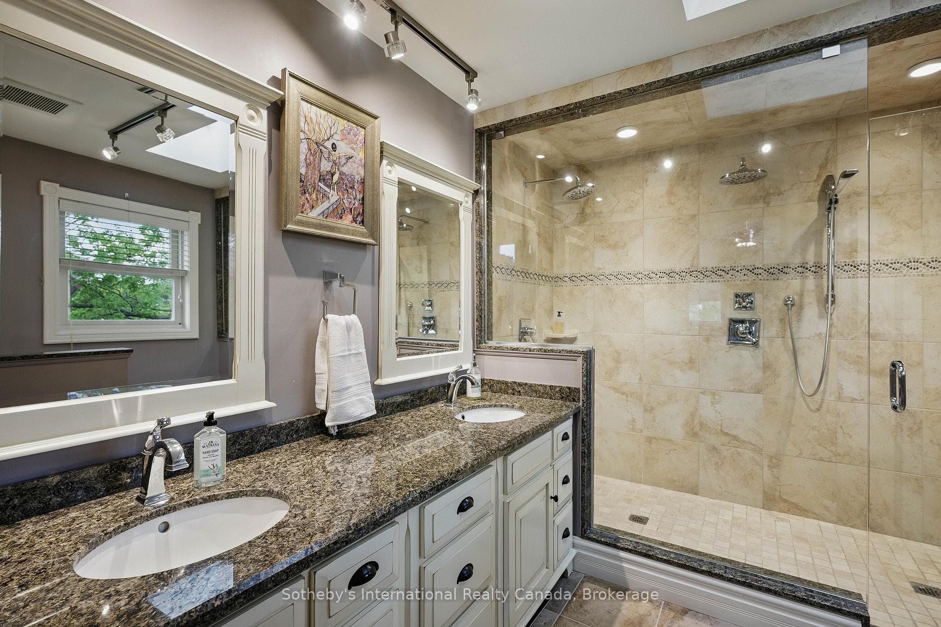 Luxurious Primary En-Suite
