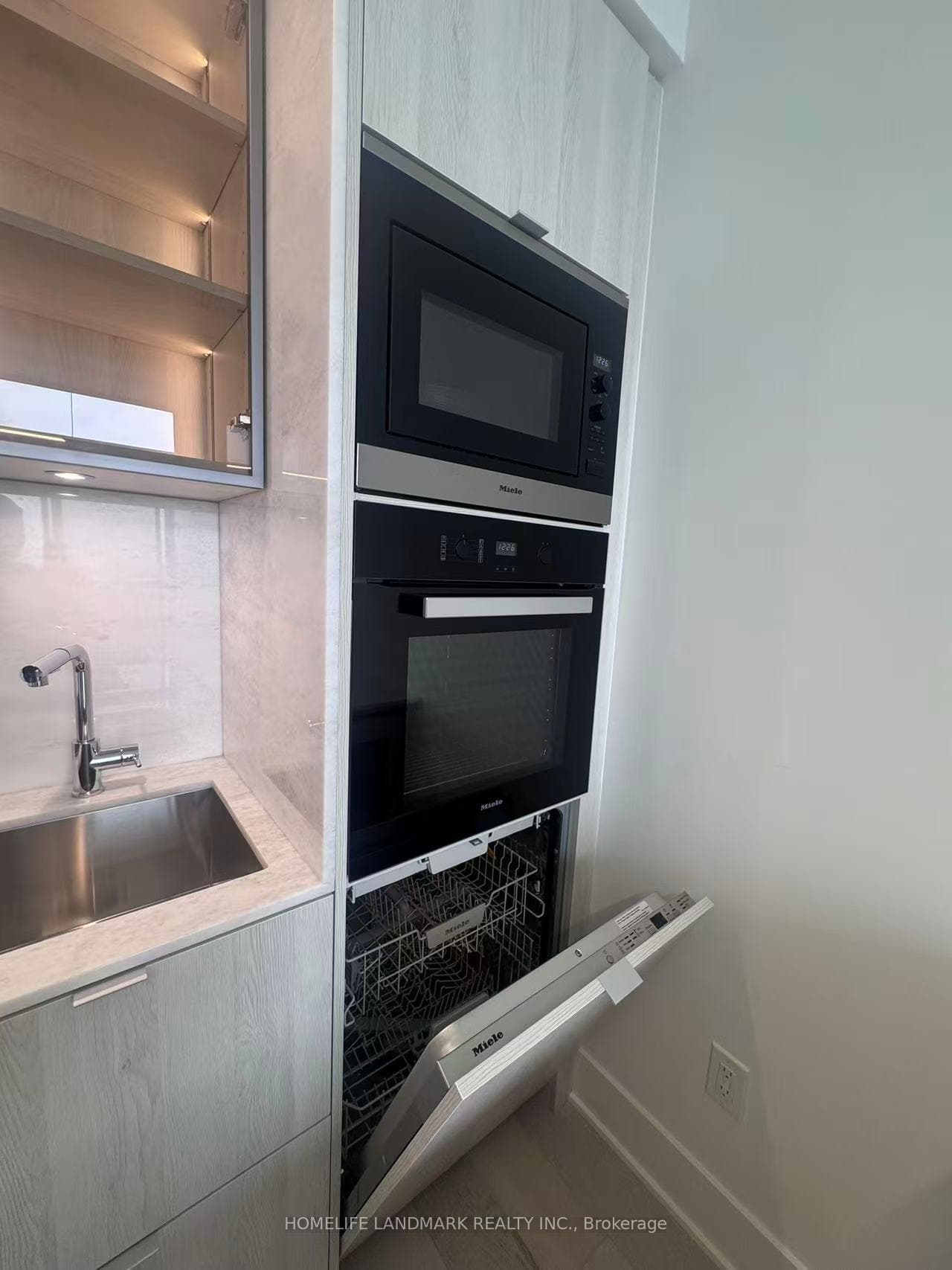 11 Yorkville Avenue Unit 4301 photo 7