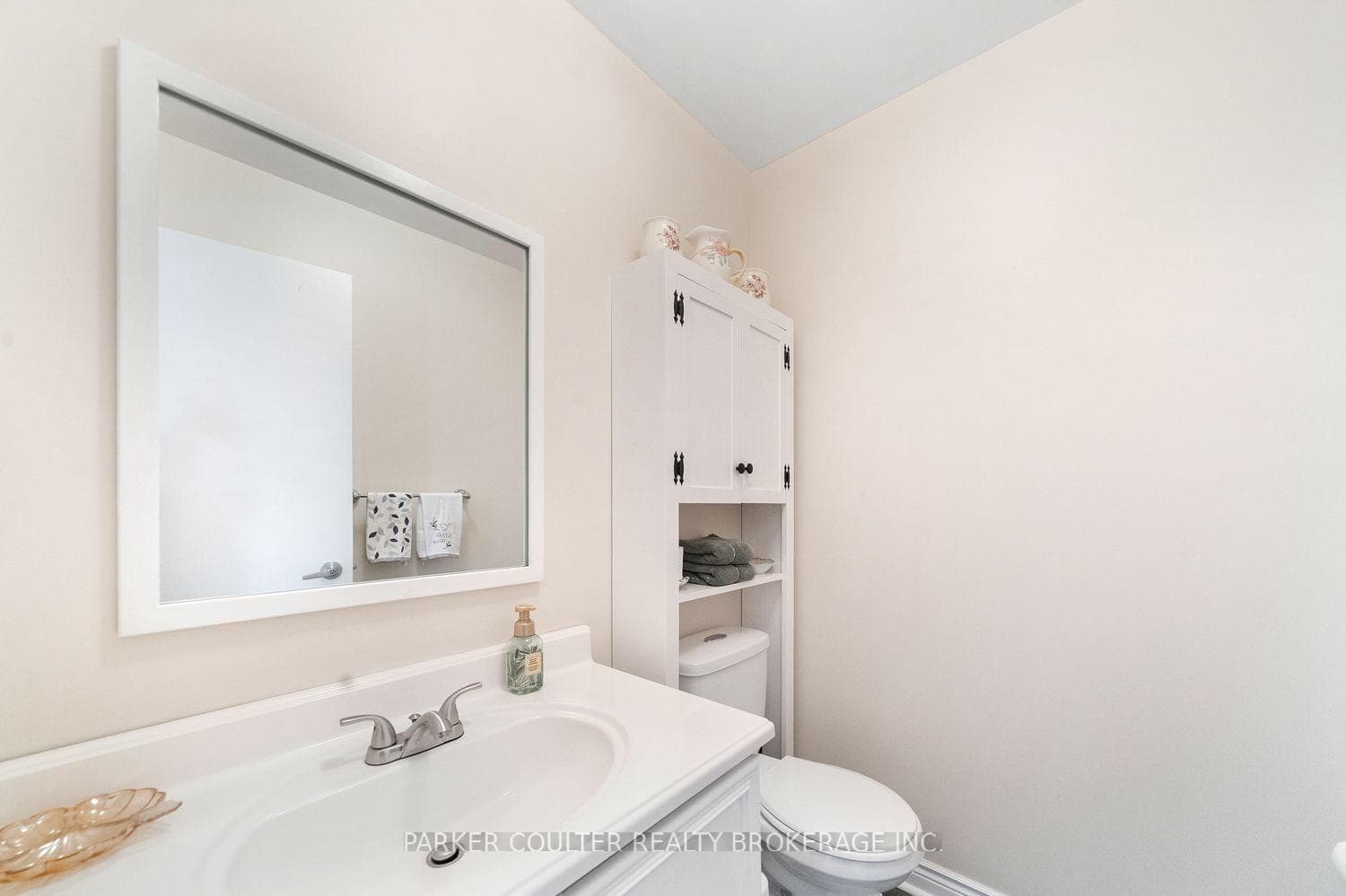 1098 Maclean Street photo 10